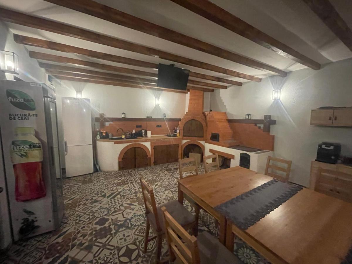 Pensiunea Saseasca Leresti Buitenkant foto